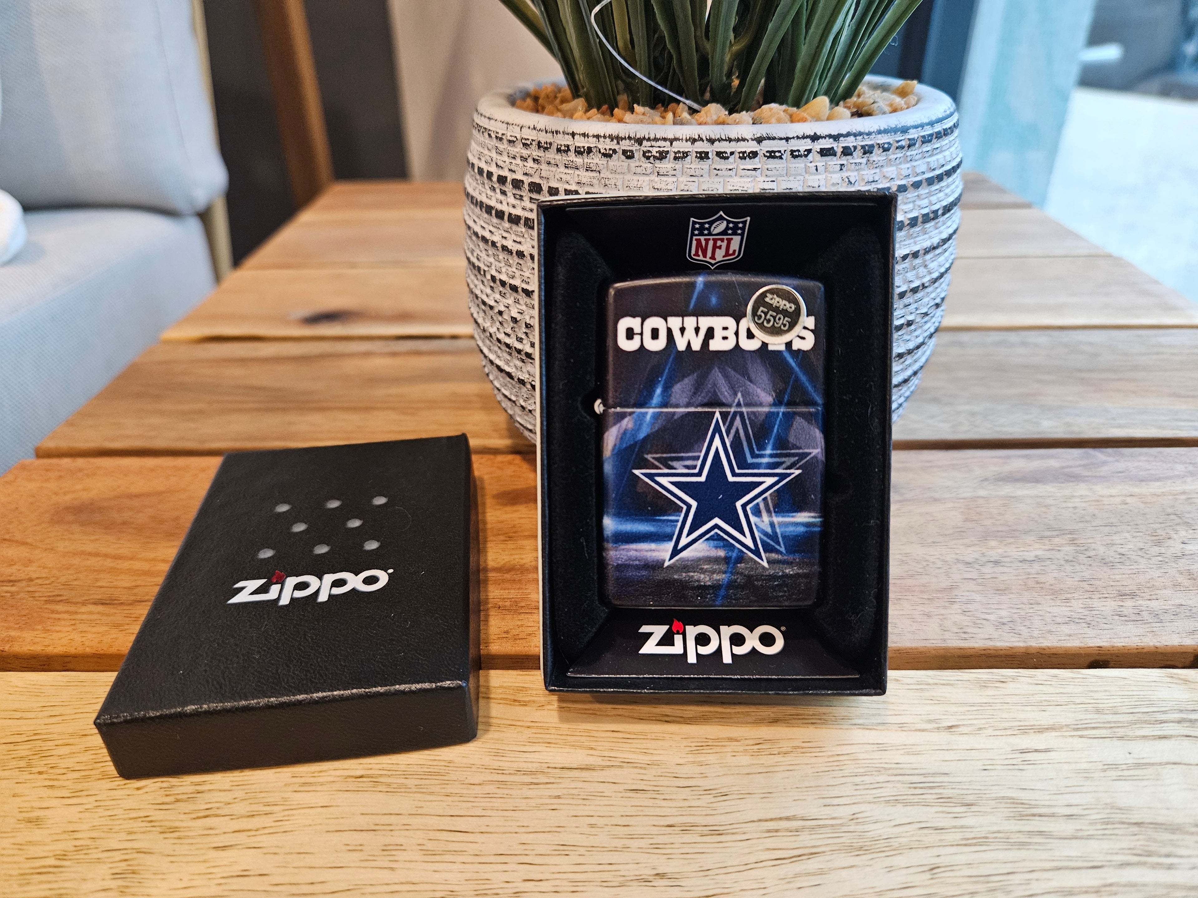 Zippo Lighter: Dallas Cowboys Football Design