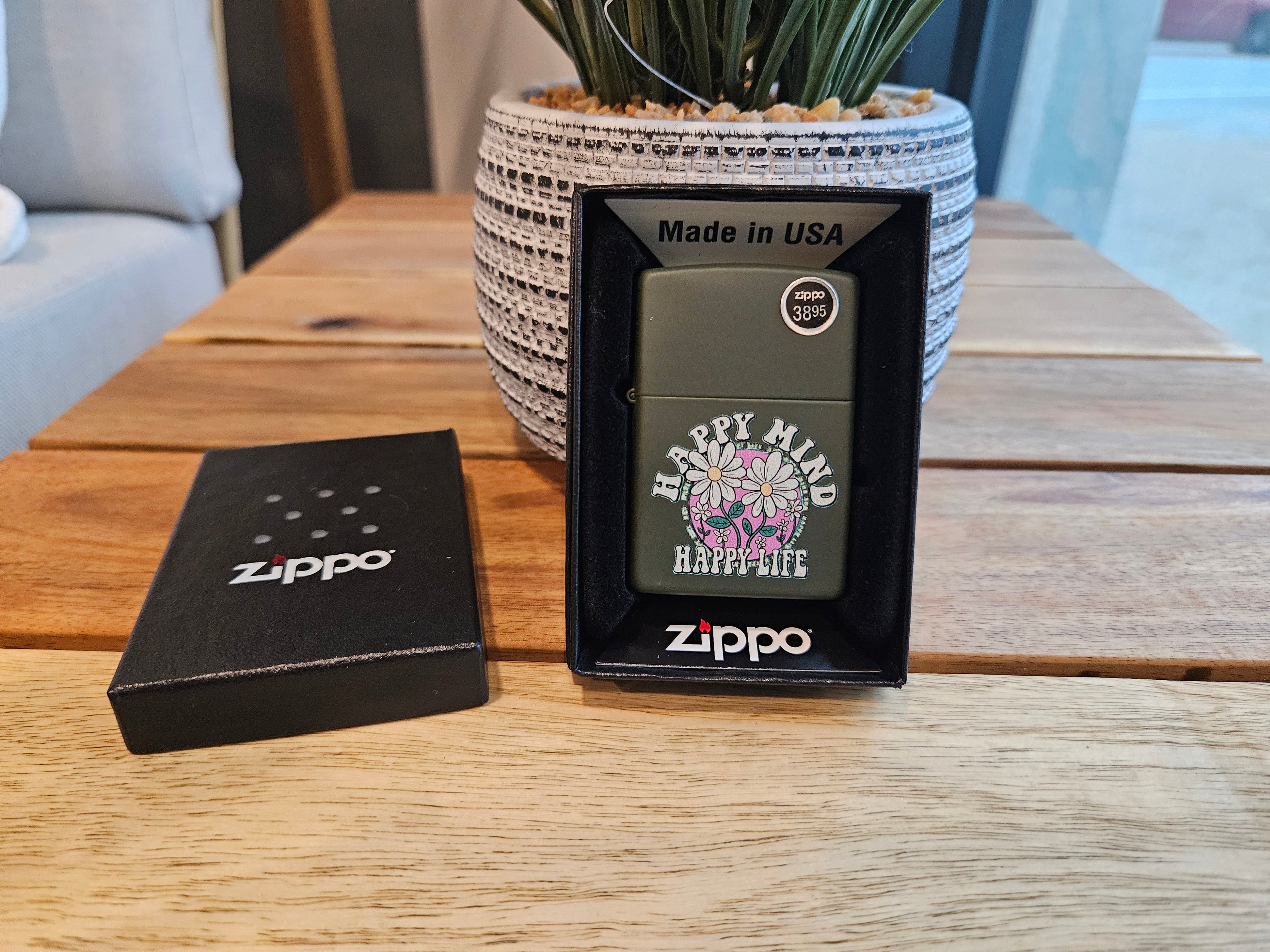 Zippo Lighter: Happy Mind, Happy Life Design